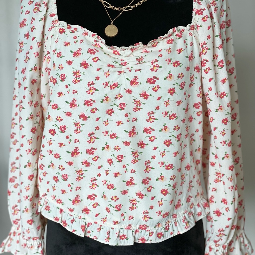 Sweetheart neck floral blouse